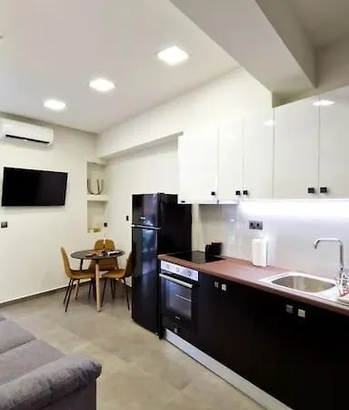 Faronita - Luxury Apt In The Heart Of Kalamata Exterior photo