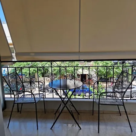 Faronita - Luxury Apt In The Heart Of Kalamata Exterior photo